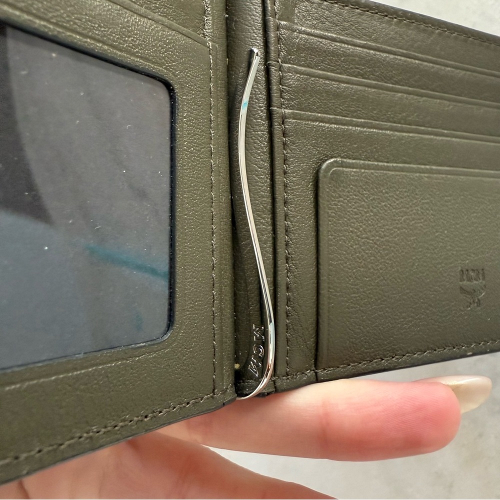 ❗️SOLD❗️MCM Green Leather Visetos Bifold with Money Clip - Picture 12 of 13